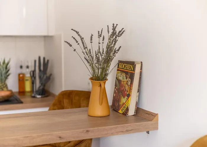 *Neu* 2 Zi, Offene Kueche, Balkon